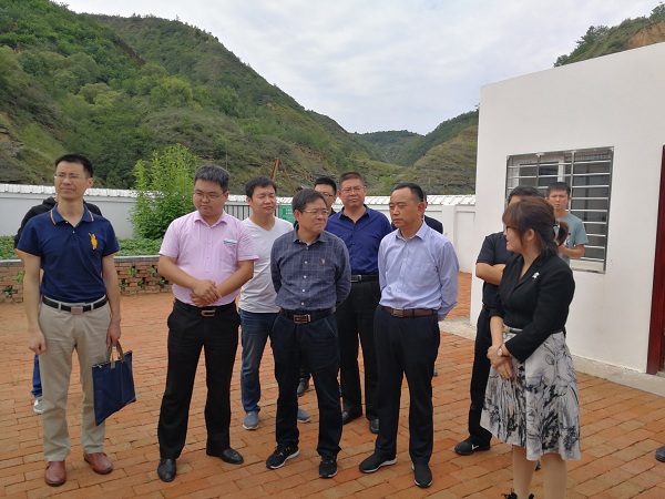 <b>水利部移民司（扶貧辦）勒宏強(qiáng)處長，省水利廳水利水電處處長白鵬翔、延安市水務(wù)局局長張拴林，副區(qū)長楊東和安塞區(qū)水務(wù)局、扶貧局等調(diào)研安塞供水工程</b>