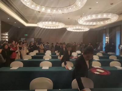 把握服務(wù)精髓 提升服務(wù)技能——河南省黃河迎賓館(國(guó)賓級(jí))酒店VIP會(huì)議與客房服務(wù)骨干培訓(xùn)班圓滿(mǎn)結(jié)束